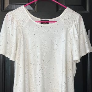 W5 like new white eyelet cotton top. Size M. Flowy and beautiful. Crisp white